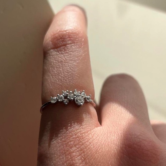 CZ and 925 Sterling Silver Cluster Ring - Picture 2 of 2